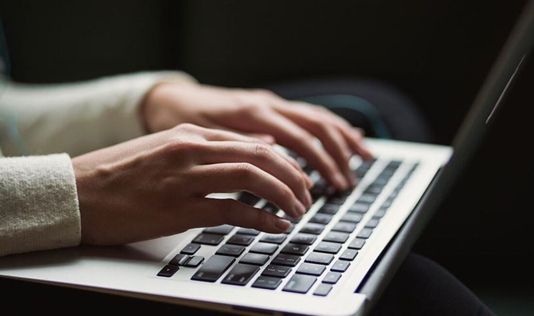 Bilgisayarına uzaktan erişim izni veren 63 yaşındaki adam, dolandırıcıların tuzağına