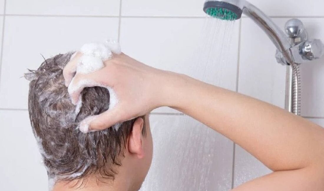 Saçlarınız kısa sürede yağlanıyor veya sürekli dökülüyorsa, sorun kullandığınız şampuandan