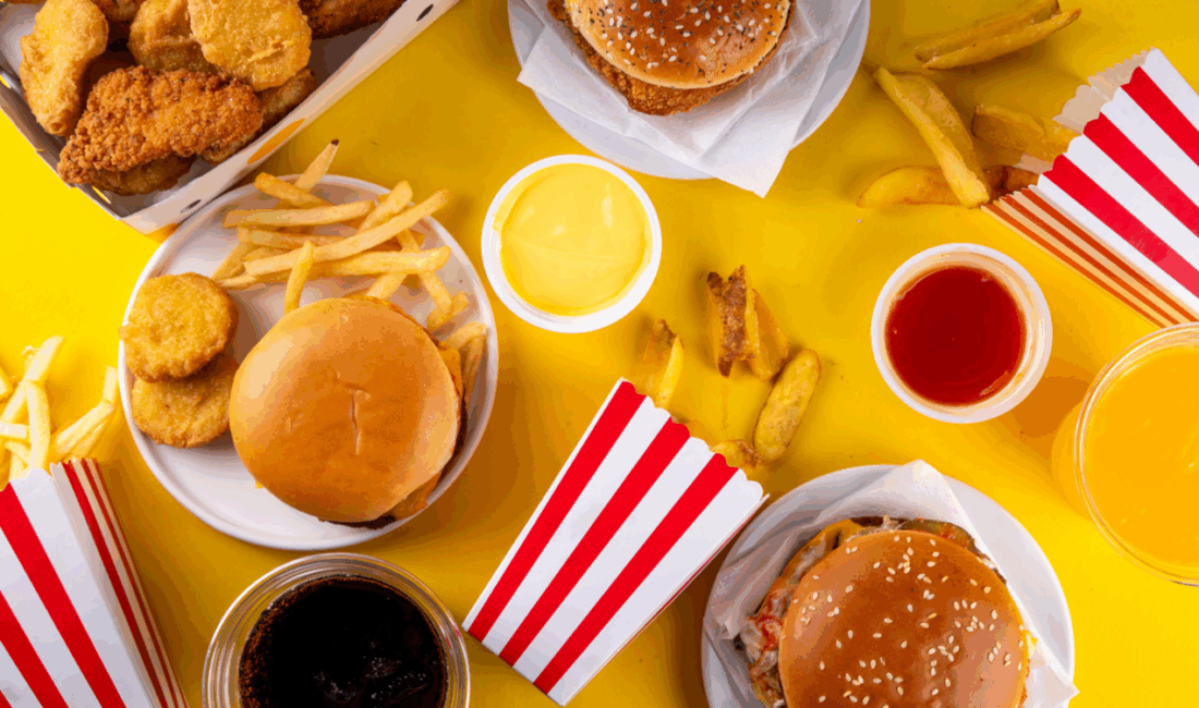 KFC Türkiye’ye resmen geri döndü Aylar süren belirsizliğin ardından KFC, Türkiye pazarına yeniden giriş yaptı.