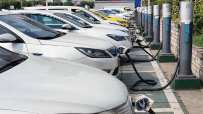 Elektrikli araçların kullanımının artmasıyla birlikte İngiltere yeni bir uygulamaya giderek