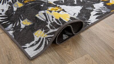 Evlerde en sık karşılaşılan sorunlardan biri olan halı kayması, hem