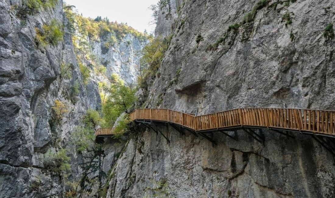 Kastamonu’nun Pınarbaşı ilçesinde bulunan Horma Kanyonu, sonbaharın gelişiyle birlikte bölgenin