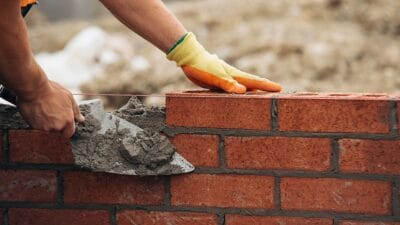 Genç yaşta milyoner olmak kulağa harika gelse de İngiliz girişimci