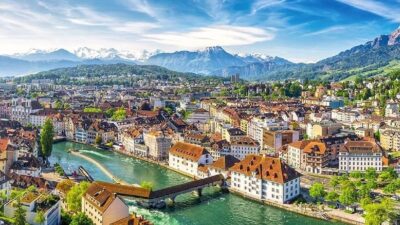 Dünyada ülkelerin büyük çoğunluğu bir devlet başkanı, başbakan ya da