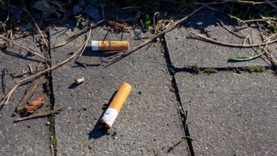 Dünyanın dört bir yanında sigara izmaritini yere atmanın cezaları katlanarak