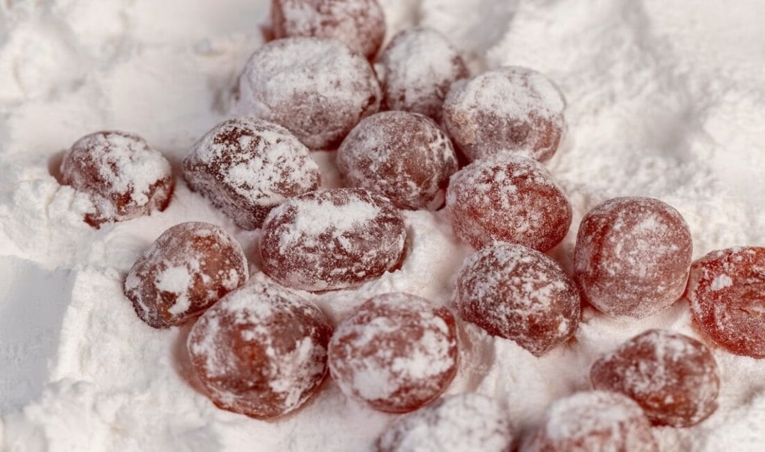 Tarla veya bahçe istemiyor: Bilenler balkonda hasat ediyor, bir kökten binlerce ürün veriyor Türkiye'de son yıllarda popüler olan bu meyveyi bilenler balkonunda saksıda