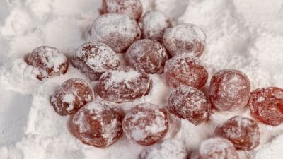 Türkiye'de son yıllarda popüler olan bu meyveyi bilenler balkonunda saksıda