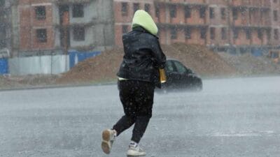 Yağmurlu bir günden eve sırılsıklam döndünüz... Yaptığınız ilk şey o