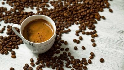 Milyonlarca kişi kahvede 'sert, acı ve koyu' tadı ararken, meğer