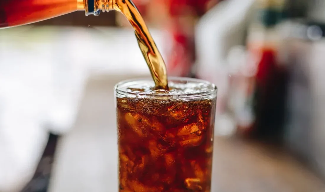 Kola sadece içecek değil... Uzmanlara göre kola tenceredeki yanık lekelerinden