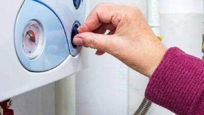 Birçok kişi, gece boyunca kombiyi kapatmanın elektrik veya doğalgaz faturasını