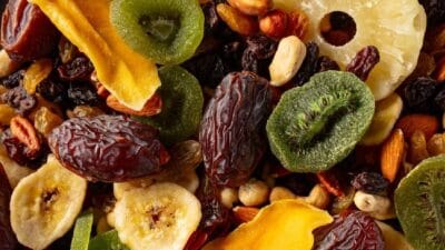 Sağlıklı beslenmenin vazgeçilmezlerinden biri haline gelen kurutulmuş meyveler, enerji ve