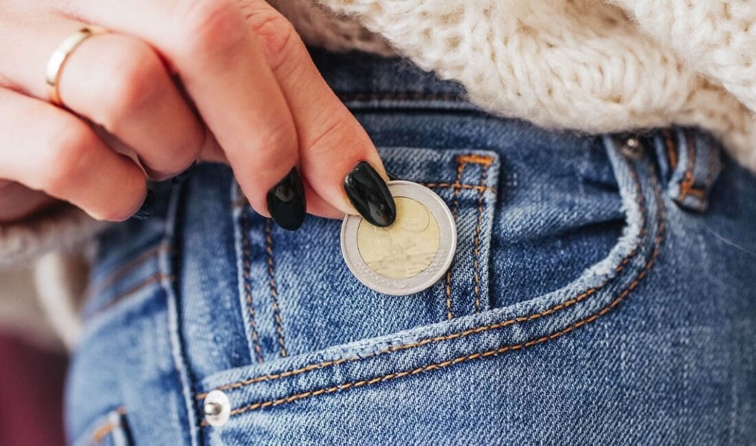 Kraliçe II. Elizabeth’in portresinde fark edilen çizgiler, sıradan bir 50