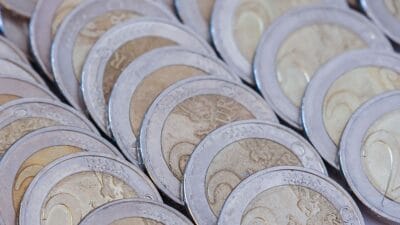 Fransa, yeniden açılan Notre-Dame Katedrali'ni onurlandırmak için özel tasarımlı 2