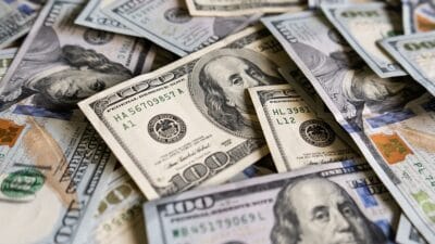 Dünya genelinde dolaşımda bulunan toplam para miktarı 142 trilyon ABD