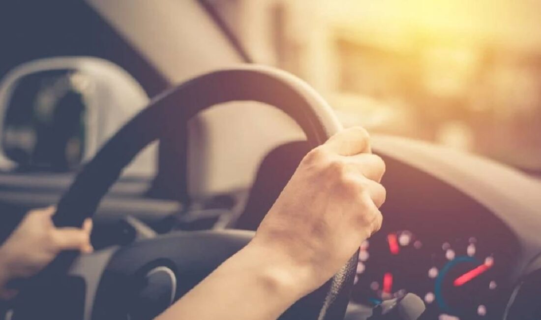 Aracınızı daha çabuk park eden düğme: Çoğu kişi bilmiyor Dar sokaklar, sıkışık otoparklar ve yoğun trafik… Pek çok sürücü