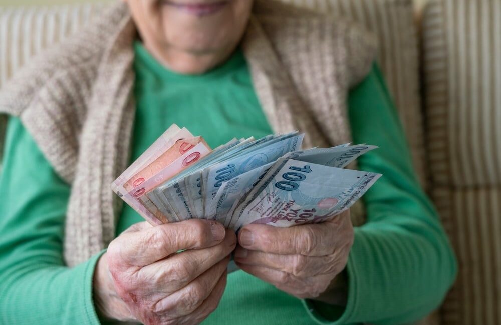 OECD’nin 2025 emeklilik raporu, yaşlanan nüfusun emeklilik sistemlerini hızla baskı