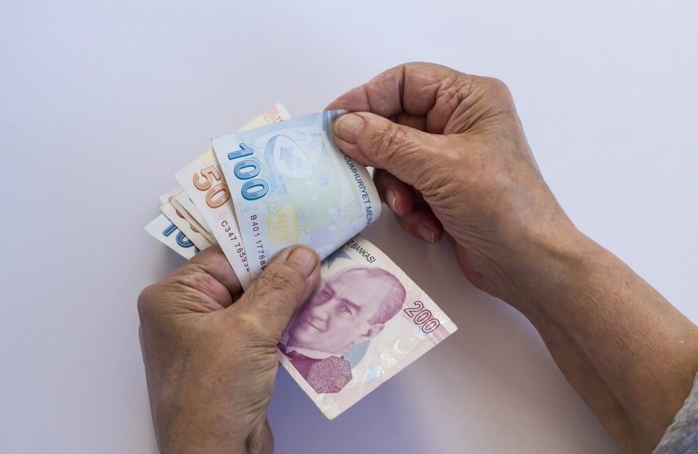 İşte emekli maaşını artırmanın altın kuralı Sosyal Güvenlik Başuzmanı İsa Karakaş, yüksek enflasyon dönemlerinde emeklilik dilekçesinin