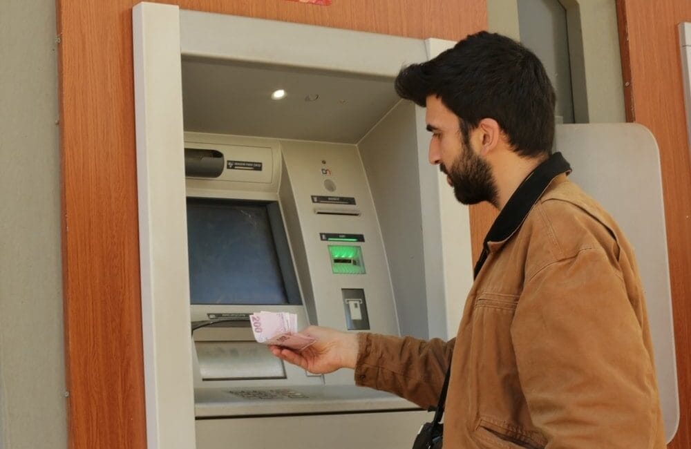 Merkez Bankası’nın faiz indirimi sonrası bankalarda mevduat rekabeti hız kazandı.