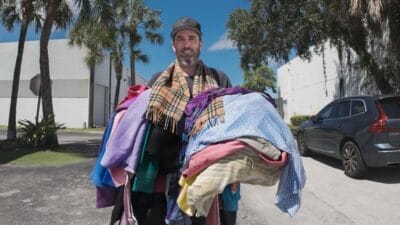 2008 yılında işsiz ve beş yaşındaki oğluyla geçinmeye çalışan bekar