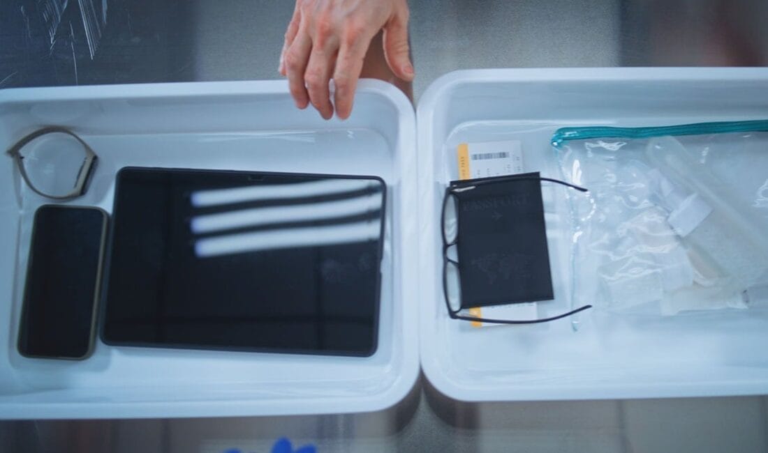 Uçak yolculuklarında birçok kişi farkında olmadan önemli bir kuralı ihlal