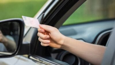 Ehliyet sınavı birçok ülkede basit bir prosedür olarak görülse de,