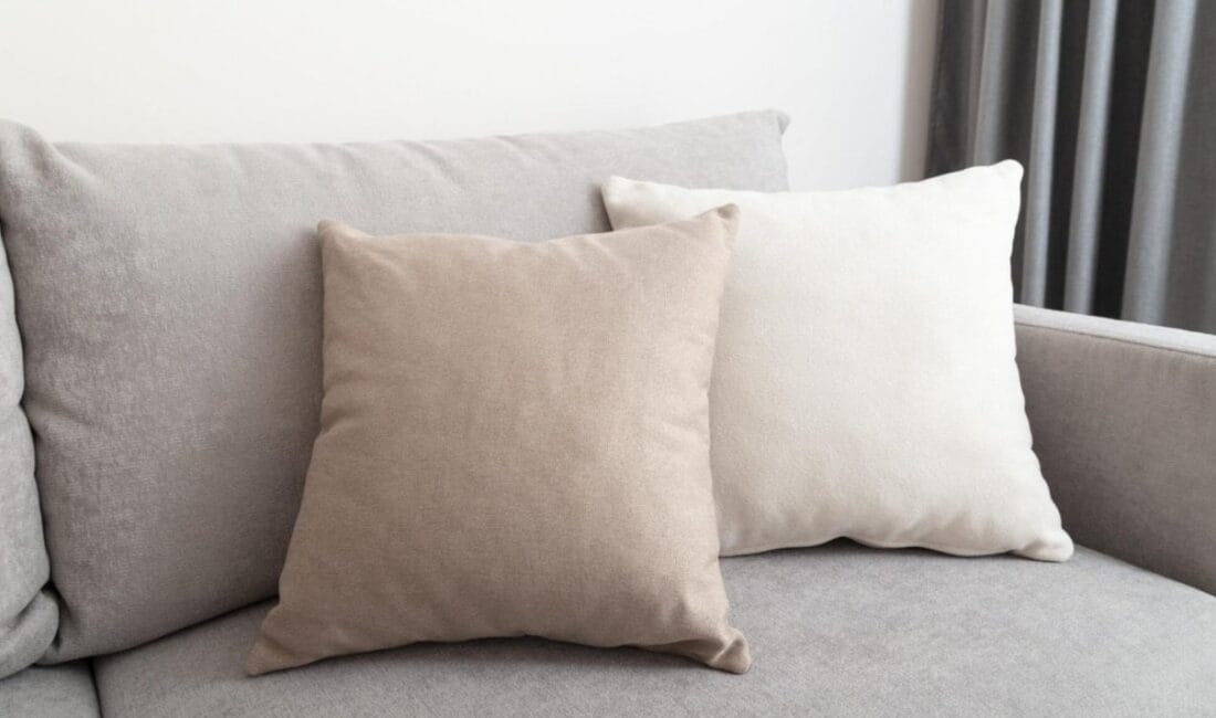 En kaliteli yastıklar bile zamanla beyaz görüntüsünü kaybeder. Bu yastıkları