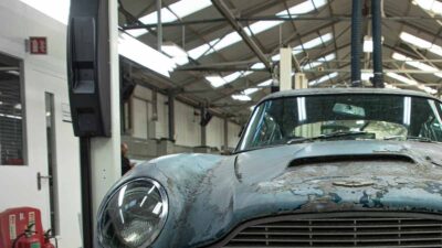 Galli bir tamirci, 1970'lerde sadece 900 sterline (o dönemin 50